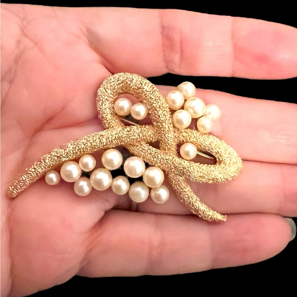 Vintage Trifari Gold tone and Pearl bow  Brooch